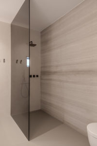 maatwerk Travertin douchewand Arclinea Conceptstore
